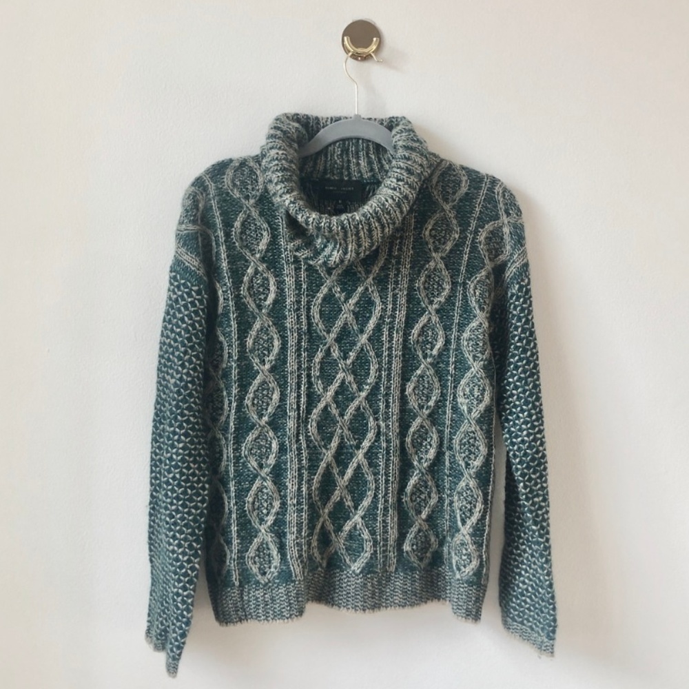 Chunky Evergreen Turtleneck Sweater